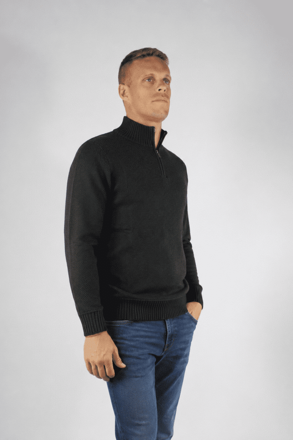 Sweater medio cierre negro bled
