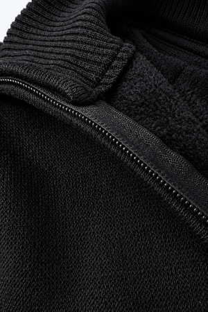 Campera tejida negra con cierre